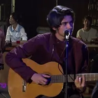 Sebelum bermain sinetron, Aliando Syarief lebih dahulu terjun di dunia musik. Seperti apa karir Aliando di musik sebelum bersinar di sinetron Ganteng-ganteng Serigala?