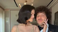 Gaun Emas Selena Gomez Curi Perhatian di Pernikahan Taylor Swift - Travis Kelce