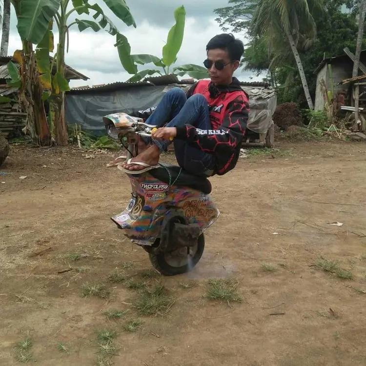 10 Potret Modifikasi Vespa yang Sulit Diterima Logika, Buildernya