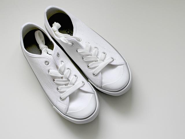 Cara Membersihkan Sepatu Agar Aman Dari Covid 19 Ragam Bola Com