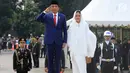 Presiden Joko Widodo atau Jokowi beserta Ibu Negara Iriana menghadiri pemakaman istri presiden ke-6 RI Susilo Bambang Yudhoyono (SBY), Ani Yudhoyono di Taman Makam Pahlawan (TMP) Kalibata, Jakarta, Minggu (2/6/2019). (Liputan6.com/JohanTallo)