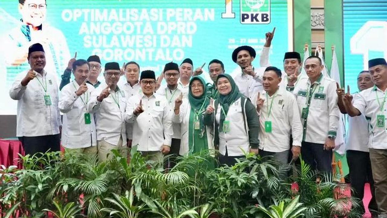 "Matoduwolo (selamat datang) di PKB @onca_marthinus atau yg lebih di kenal dengan Norman Camaru.anak muda yang dulunya sebagai anggota kepolisian,dan mundur menjadi seorang publik figur ketika salah satu videonya viral di medsol.Beliau memantapkan diri be