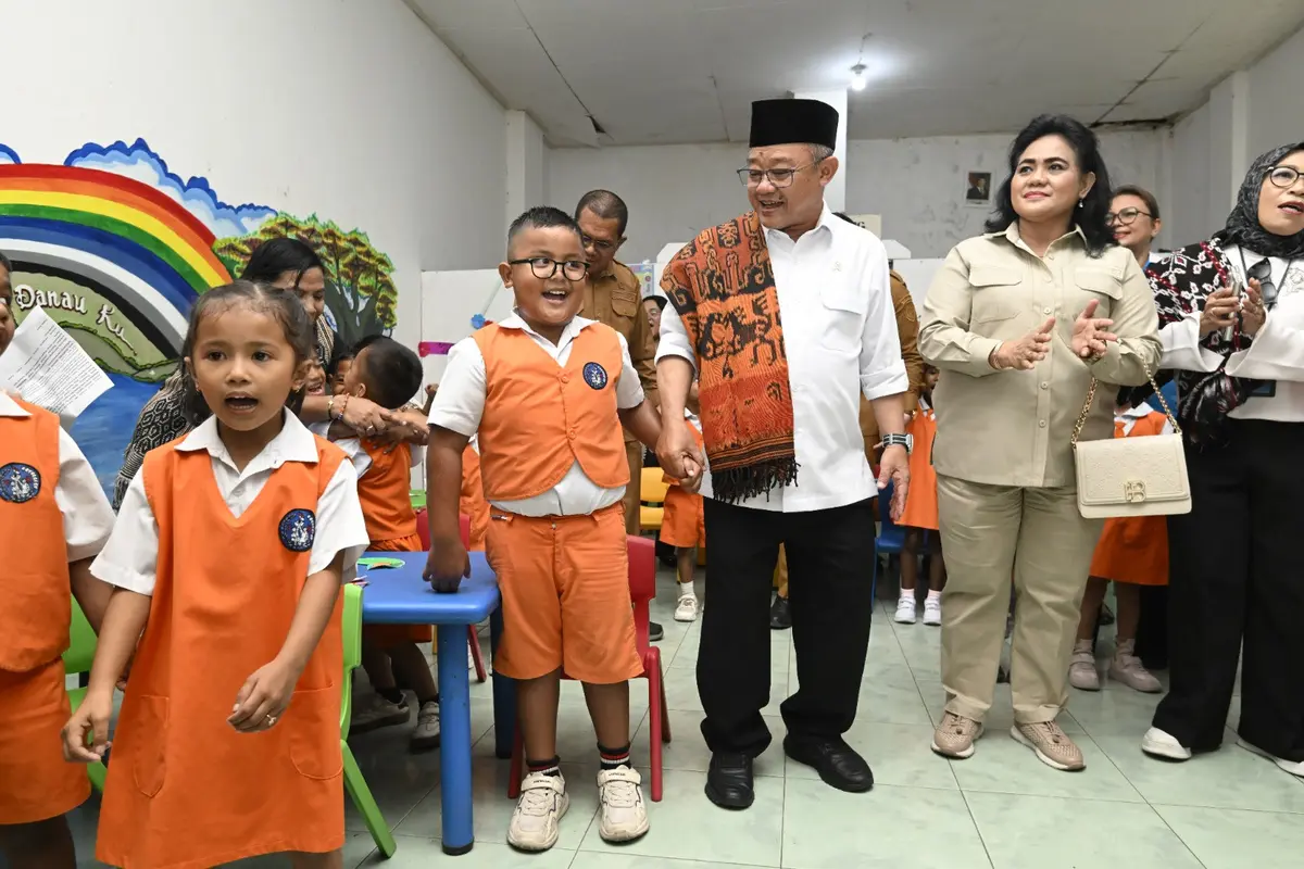 Menteri Pendidikan Dasar dan Menengah, Abdul Mu'ti saat berkunjung di Kupang, NTT.