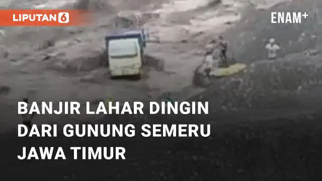 Banjir lahar dingin terjadi di wilayah Gunung Semeru, Jawa Timur, Jumat (26/1/2024). Banjir terjadi akibat hujan deras yang mengguyur di atas Gunung Semeru