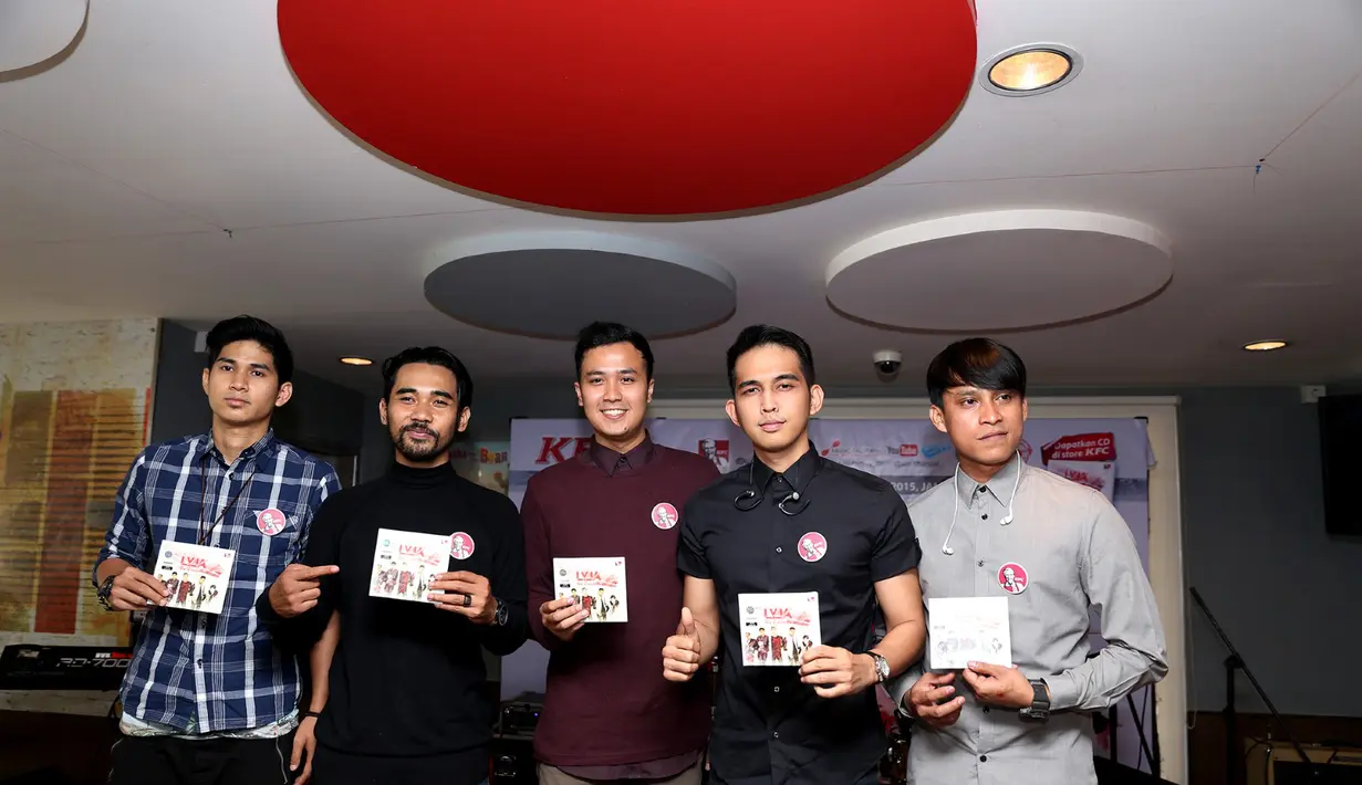 Diurai Naga, pembuatan album kelima ini dimulai sejak Januari 2015 lalu. Setelah seluruh materi terkumpul, mereka pun masuk dapur rekaman sekitar satu bulan lamanya. (Andy Masela/Bintang.com)