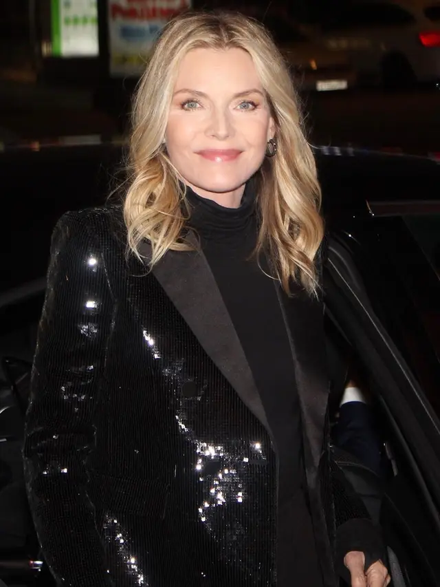 Pesona Michelle Pfeiffer (sumber: instagram/@michellepfeifferofficial)