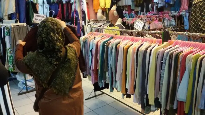 Pedagang Pasar Senin: Ini Bukan Baju Bekas Tapi Sisa ekspor