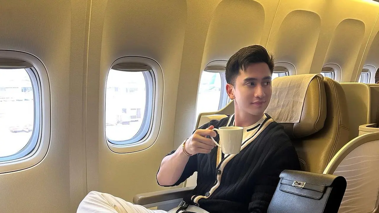 Verrell Bramasta saat ini sedang menjalani ibadah umrah