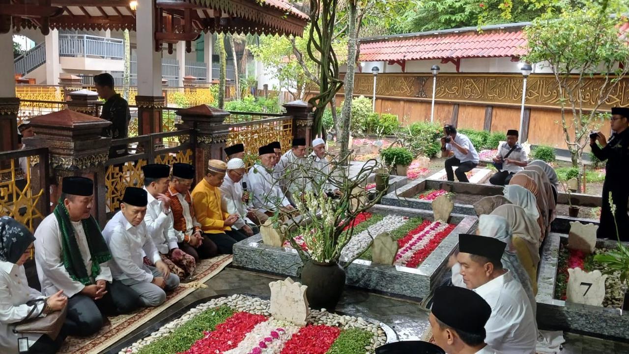 Ketua Umum Partai Golkar, Bahlil Lahadalia, berkunjung ke Pondok Pesantren Tebuireng di Jombang
