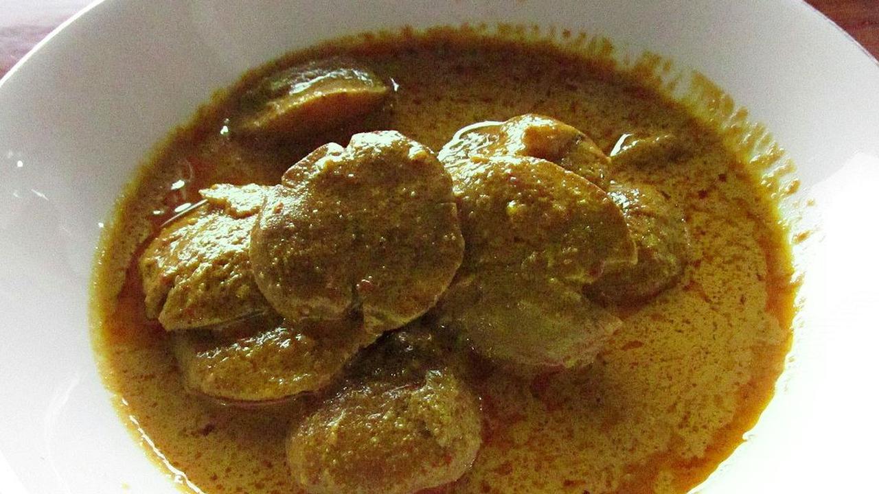 Jengkol merupakan salah satu jenis makanan yang memiliki banyak penggemar di Indonesia. Meski demikian, tak sedikit orang yang tidak suka karena aromanya yang tak sedap.