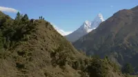 Pemandangan di pegunungan Himalaya direkam dengan menggunakan sebuah drone.
