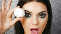 Riasan Smokey Eyes ala Kendall Jenner