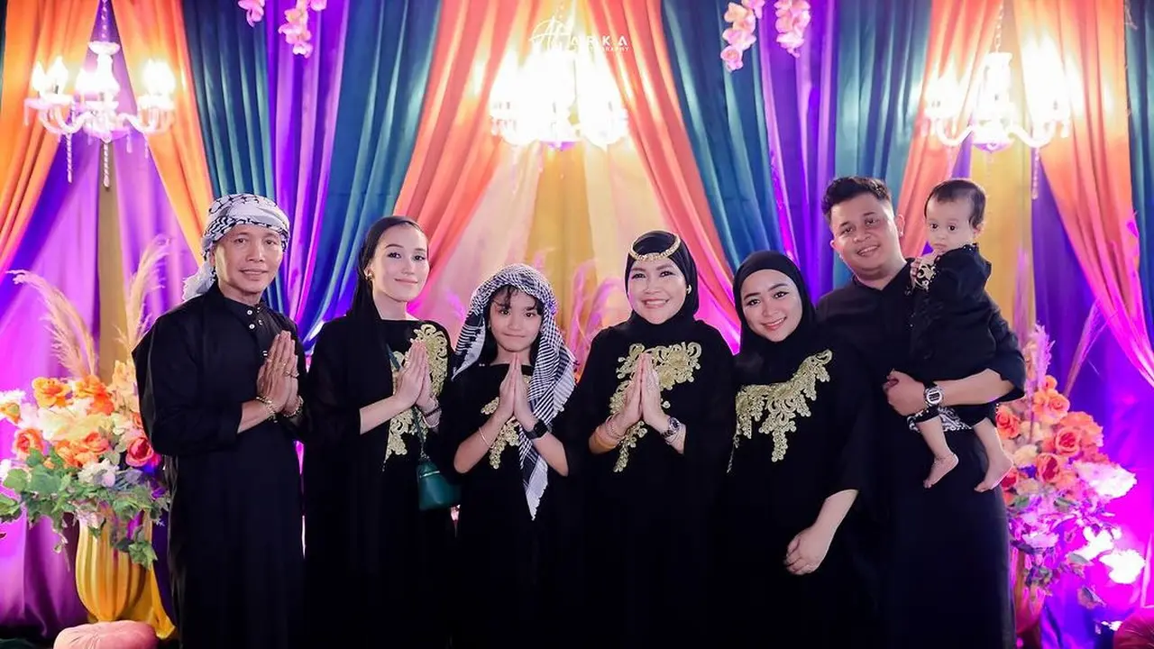 Gaya Arabian Tomboy Bilqis Anak Ayu Ting-Ting Kenakan Kaftan dan Sorban Saat Ikut Bukber Sambil Bagi-Bagi THR