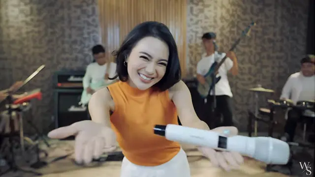 Wika Salim - Shopee Aa (New Official Music Video)