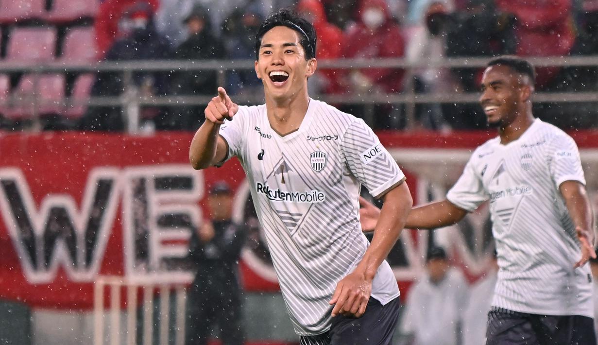 Pemain Vissel Kobe, Yoshinori Muto merayakan gol kelima timnya saat laga J1 League 2023 melawan Kashima Antlers di Kashima Soccer Stadium, Kashima, Ibaraki, Jepang, 15 April 2023. (Dok. J.League)
