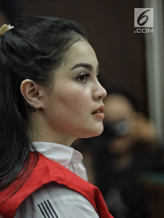 Aktris Jeniffer Dunn menjalani sidang lanjutan di PN Jakarta Selatan, Kamis (31/5). Dari hasil pemeriksaan, Jennifer Dunn dianggap terbukti membeli sabu seberat 0,221 gram lengkap dengan alat hisapnya. (Liputan6.com/Faizal Fanani)