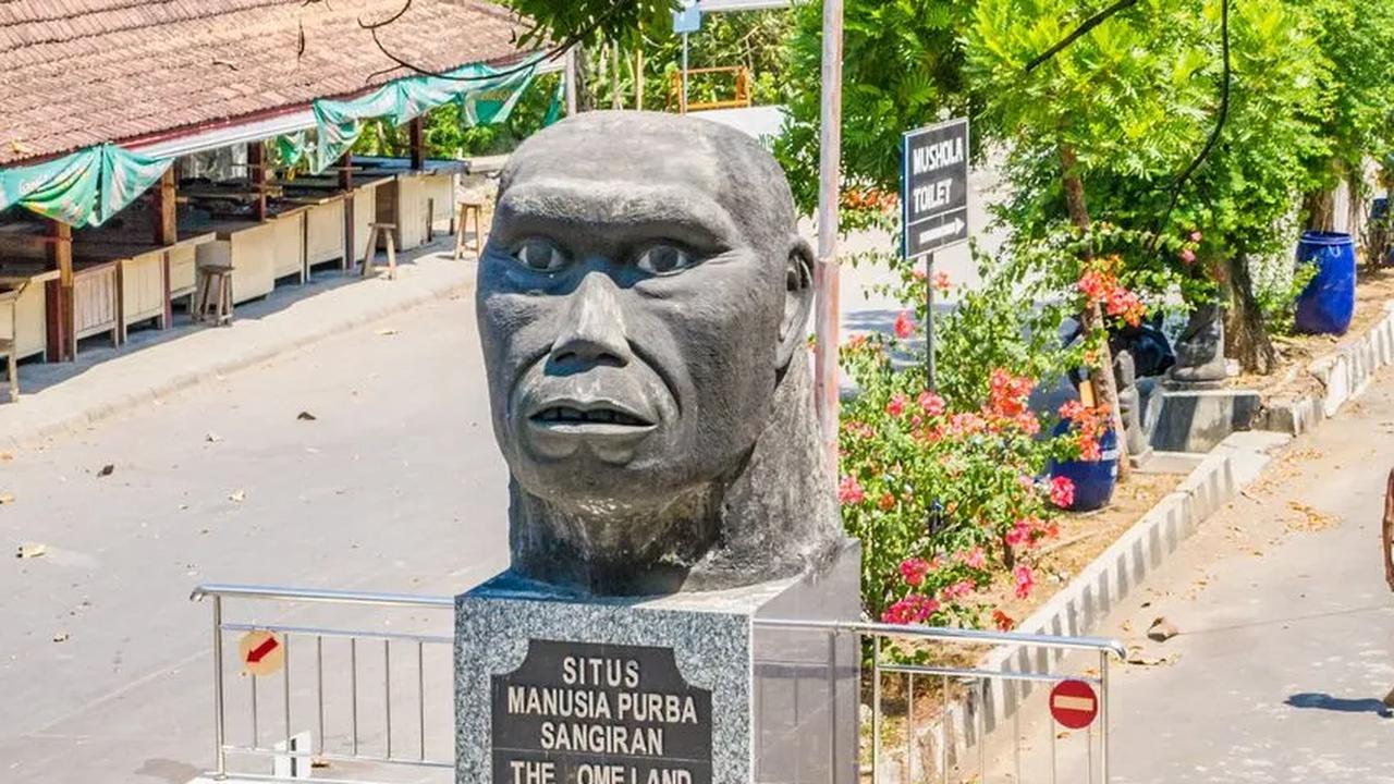 2. Sangiran Terletak di Lembah Sungai Bengawan Solo
