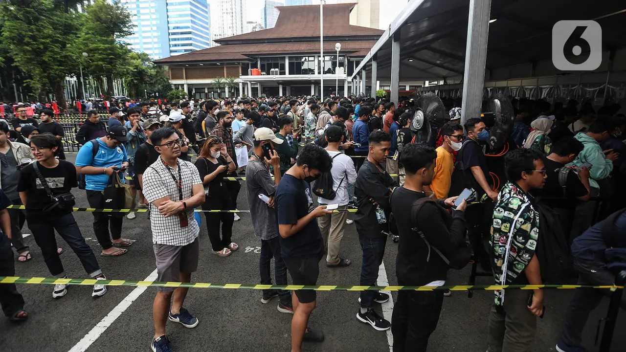 Antrean Penukaran Tiket Pertandingan Timnas Indonesia melawan Argentina