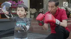 Mengisi akhir pekan, Presiden Joko Widodo atau Jokowi mengajak cucunya Jan Ethes Srinarendra untuk berolahraga bersama.