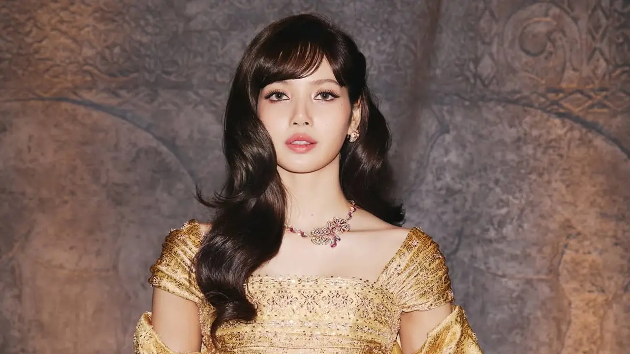Pesona Princess Lisa BLACKPINK Jadi Brand Ambassador Thailand Toursim, Pakai Gaun Vintage dari Tahun 60an