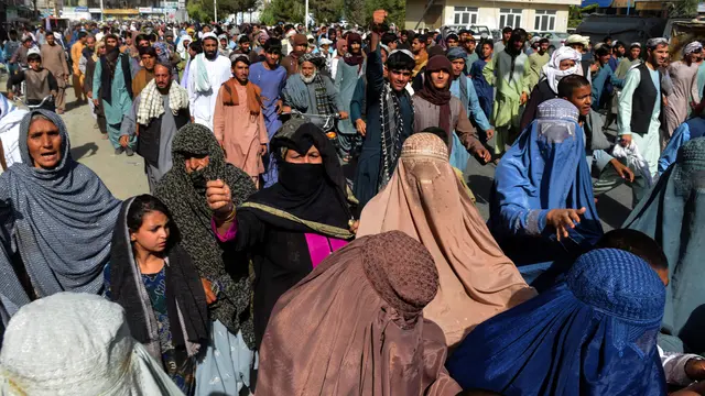 Rumah Akan Digusur Taliban, Penduduk Afghanistan Turun ke Jalan