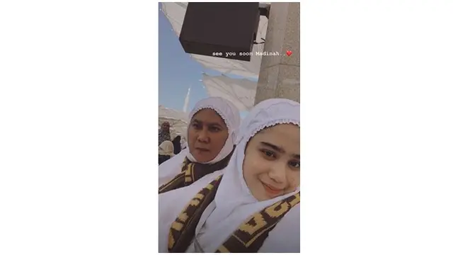 Sejak terjun di dunia entertainment, impian Tissa adalah memberangkatkan umrah ibunya. Kini impiannya tersebut sudah terwujud.