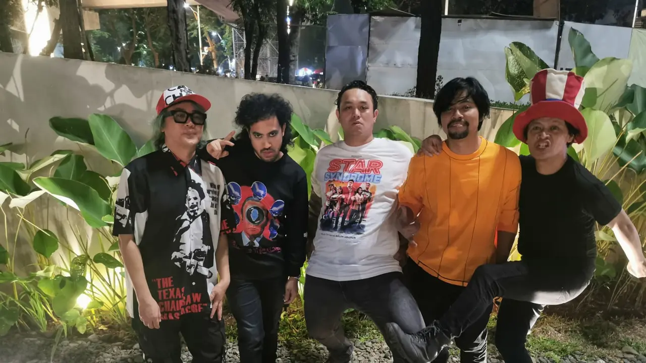 Jay and The Others band yang berisi Gilang Dirga Thomas Gigi, Hendy Gigi, Randi Nidji, Denny Chasmala.
