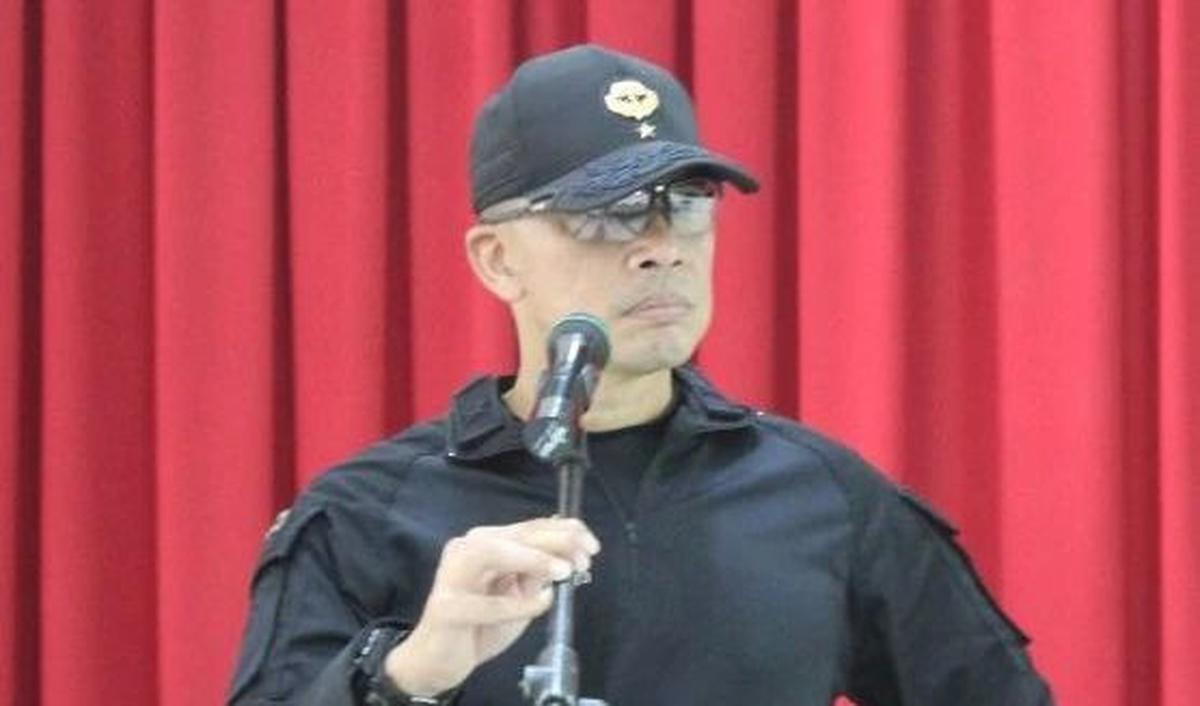 Setelah lulus dari Akmil, Lucky melanjutkan pendidikan ke Sekolah Combat Intel, Kursus Komando dan Kursus Intensif Bahasa Inggris (KIBI).