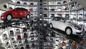 Autostadt, garansi transparan milik salah satu pabrikan otomotif di Jerman sanggup membuat Anda berdecak kagum.