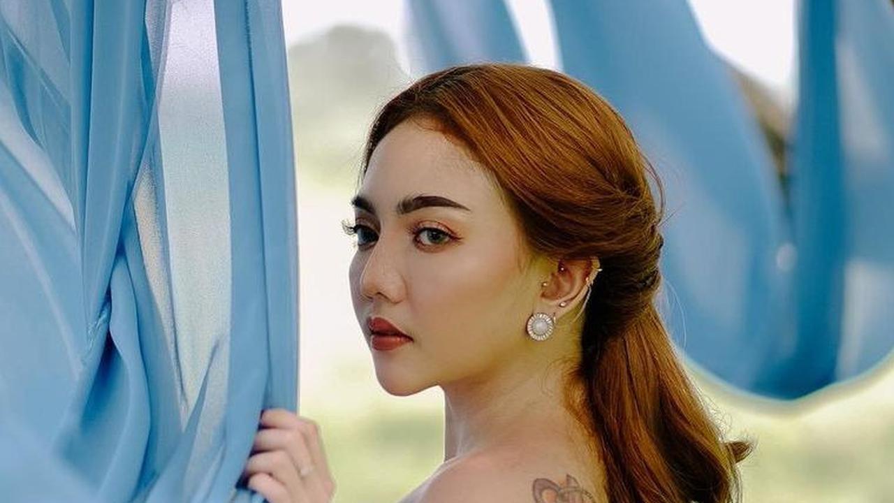 Kembali Menikah dengan Seorang Penyanyi Dangdut <br>
