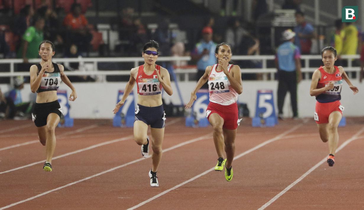 Pelari Indonesia, Ni Made Arianti, saat beraksi di nomor lari 100M T13 pada Asian Para Games di SUGBK, Jakarta, Rabu (10/10/2018). Indonesia meraih memborong tiga mendali. (Bola.com/M Iqbal Ichsan)