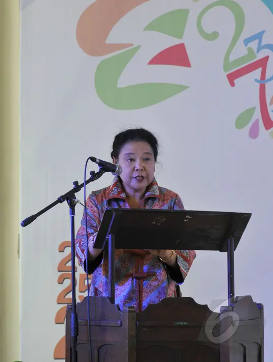 Intan Mardiana memberikan sambutan di acara HUT Museum Nasional Ke 237, Jakarta, Jumat (24/4/2015). HUT Museum Nasional akan diramaikan dengan aneka perlombaan permainan tradisional (Liputan6.com/JohanTallo)