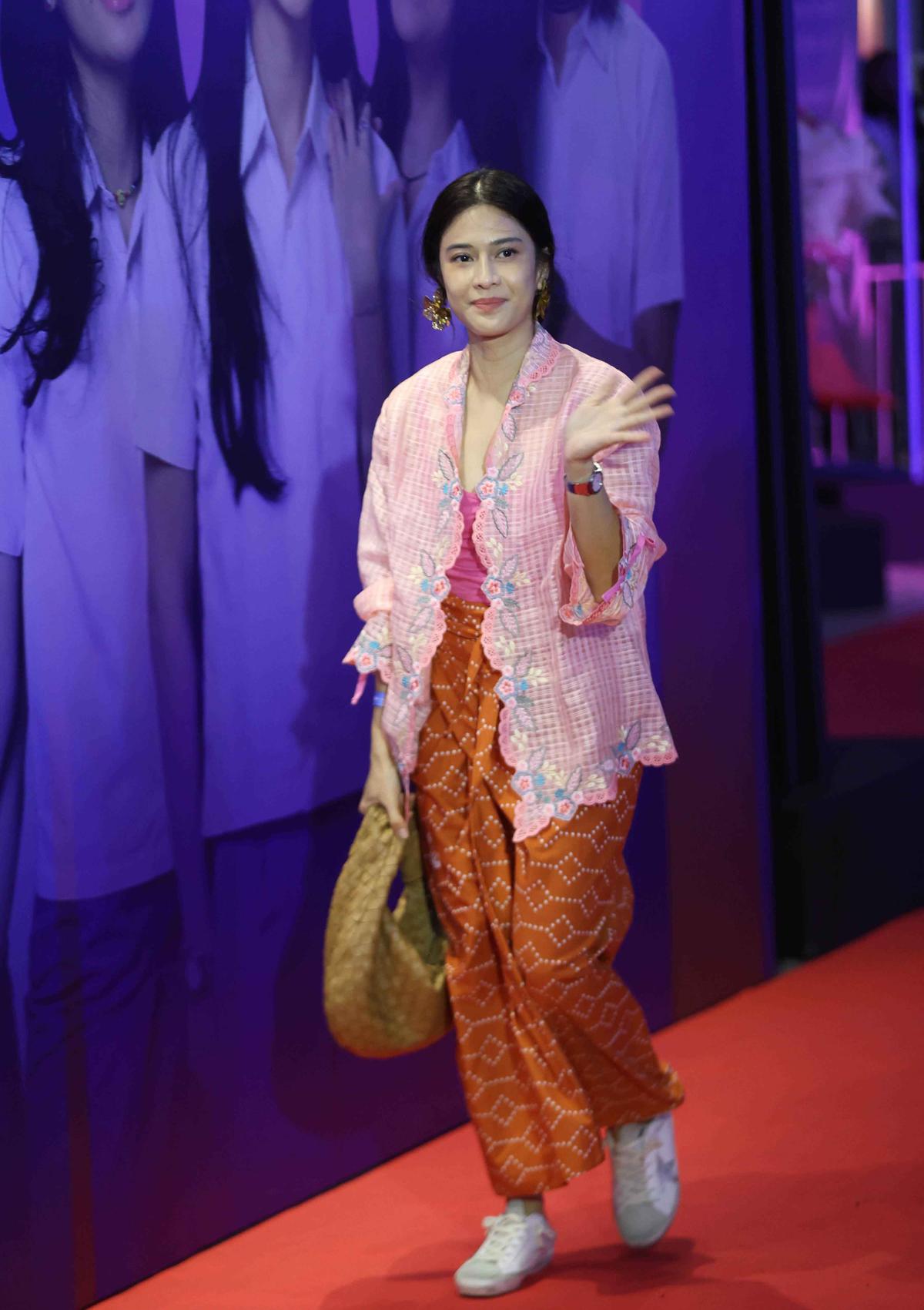 FOTO: Rangga & Cinta, Kisah Ikonik Generasi 2000-an Kembali Hidup di Layar Lebar