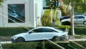 Hyundai Ioniq 6 N tertangkap kamera tanpa kamuflase (autoblog.com)