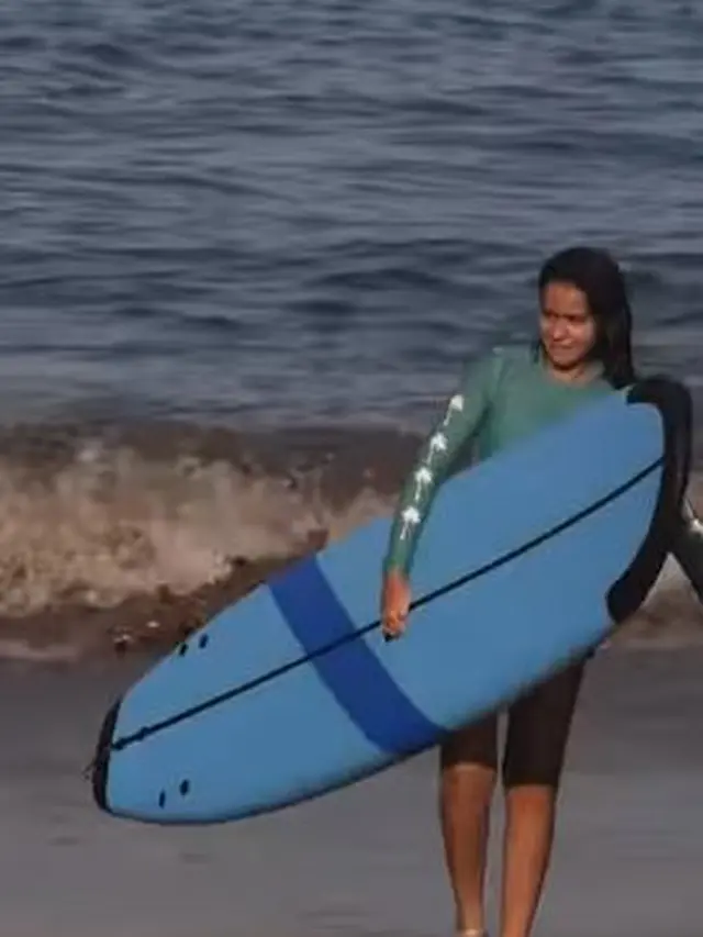 Sahila Hisyam lakoni olahraga surfing (Instagram/sahilahisyam)
