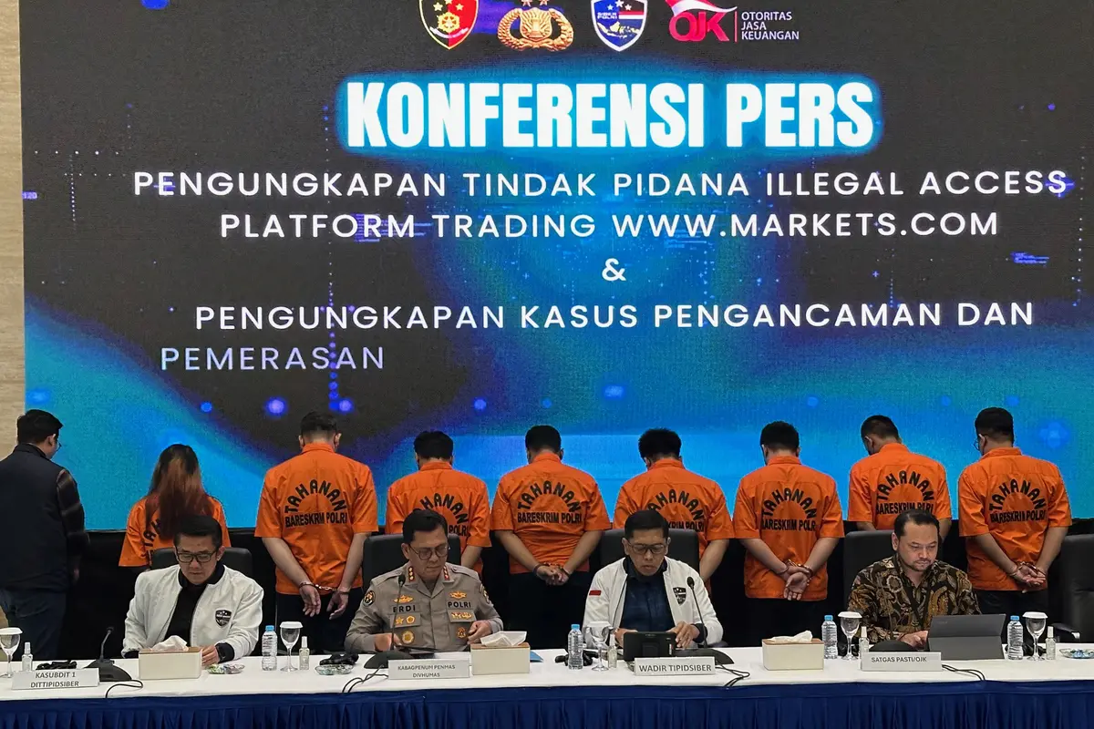 Tersangka Pinjol Ilegal Dompet Selebriti dan Pinjaman Lancar