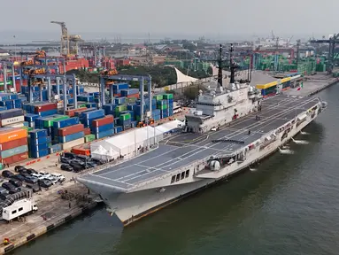 Kapal induk ITS Giuseppe Garibaldi-551 tiba di Dermaga 107 Pelabuhan Tanjung Priok, Jakarta, Jumat (18/9/2026). Kapal tersebut akan digunakan untuk mendukung Operasi Militer Selain Perang (OMSP), khususnya dalam penanganan bencana dan bantuan kemanusiaan. Kehadirannya juga berkaitan dengan upaya TNI Angkatan Laut memperkuat dan memodernisasi Sistem Senjata Armada Terpadu (SSAT) serta mendukung pertahanan dan pengamanan wilayah laut Indonesia. (Istimewa)