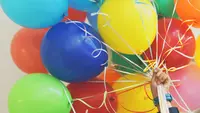 Ngeri, Pengantin Wanita Ini Nyaris Terbang Terbawa Balon saat Pemotretan