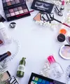 ilustrasi produk kecantikan - makeup (unsplash.com/ Jake)