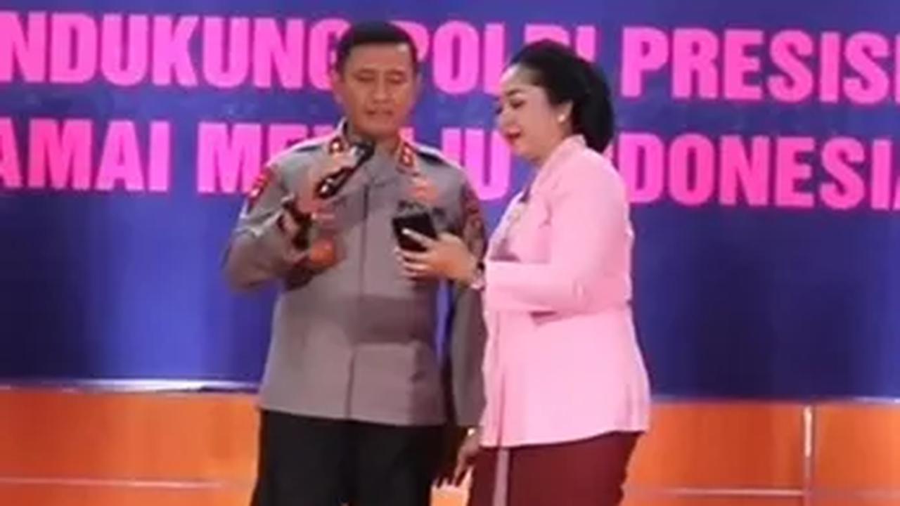 "Dia (istri) mengatakan  'Beri aku kesempatan untuk memenuhi janjiku pada Allah karena pada saat akad nikah aku telah berjanji pada Allah (bahwa) aku akan mendampingi suamiku sampai akhir hayatku',"