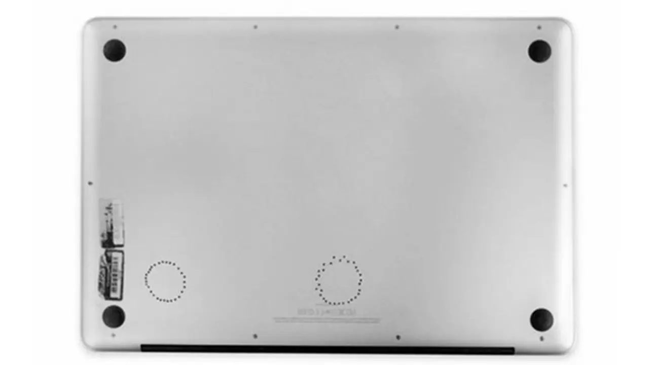 MacBook Anda Overheating? Lubangi Saja Dengan Bor