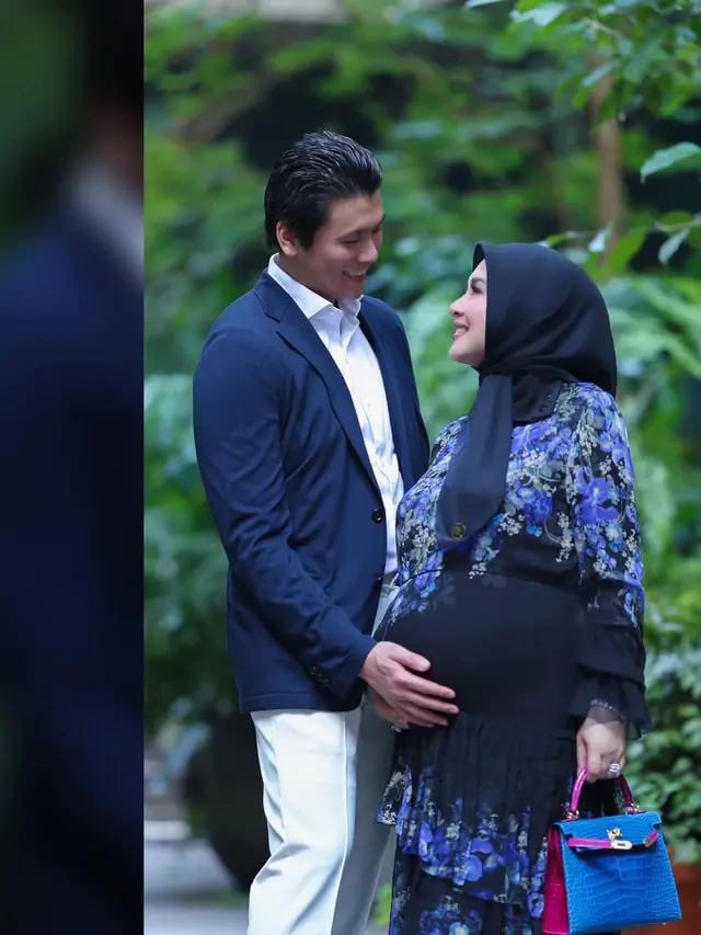 Gaya Bumil Mahal ala Syahrini dengan Tas Milyaran, Tampilan Pantofel yang Ketat Jadi Sorotan