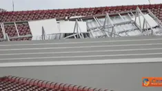 Citizen6, Wattang Pulu: Akibat hantaman puting beliung tersebut atap-atap kantor baru berhamburan. Tidak ada korban jiwa dalam kejadian tersebut. (Pengirim: Abdi Mantaring)
