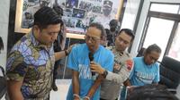 2 pria mengaku wartawan ditangkap polisi usai peras kades di Pemalang. (Foto: Liputan6.com/Polres Pemalang)