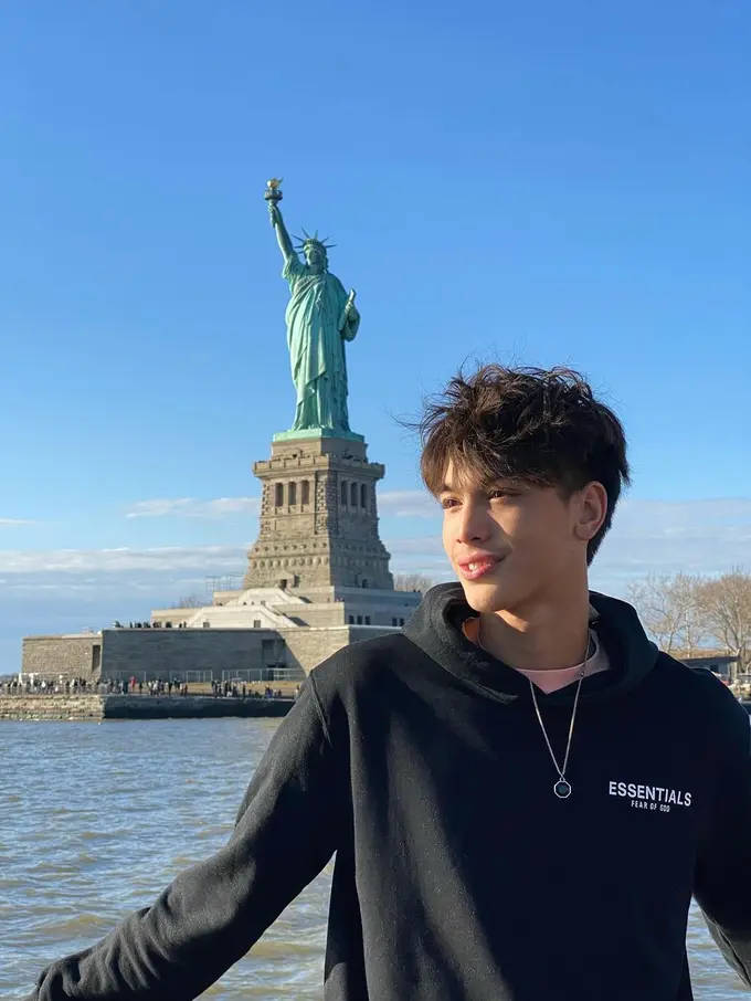 Potret Eddy Meijer Anak Maudy Koesnaedi yang Makin Dewasa, Ganteng Berwajah Blasteran