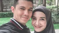 Zaskia mengaku bahwa mengurangi kegiatannya tersebut merupakan salah satu menepati janjinya terhadap suami. Pada Ramadan tahun lalu, ia kesulitan meluangkan waktu bersama suaminya, Irwansyah. (Instagram/zaskiasungkar15)
