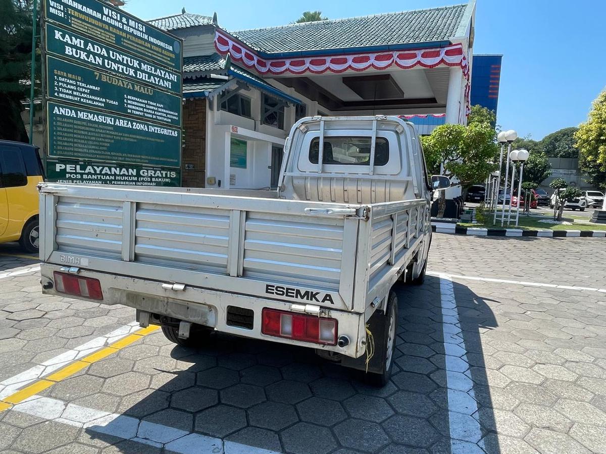 Majelis Hakim Cek Langsung Mobil Esemka saat Sidang Kasus Gugatan Wanprestasi Jokowi