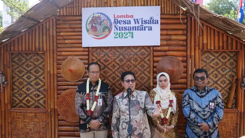 Menteri Desa Pembangunan Daerah Tertinggal dan Transmigrasi (Mendes PDTT), Abdul Halim Iskandar, meresmikan peluncuran Lomba Desa Wisata Nusantara (LDWN) dan Literasi Budaya Desa Tahun 2024 (Istimewa)