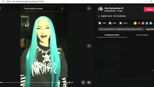 Kim Kardashian cosplay jadi putrinya, North West dalam rangka Halloween. (Tiktok/@kimkardashian)