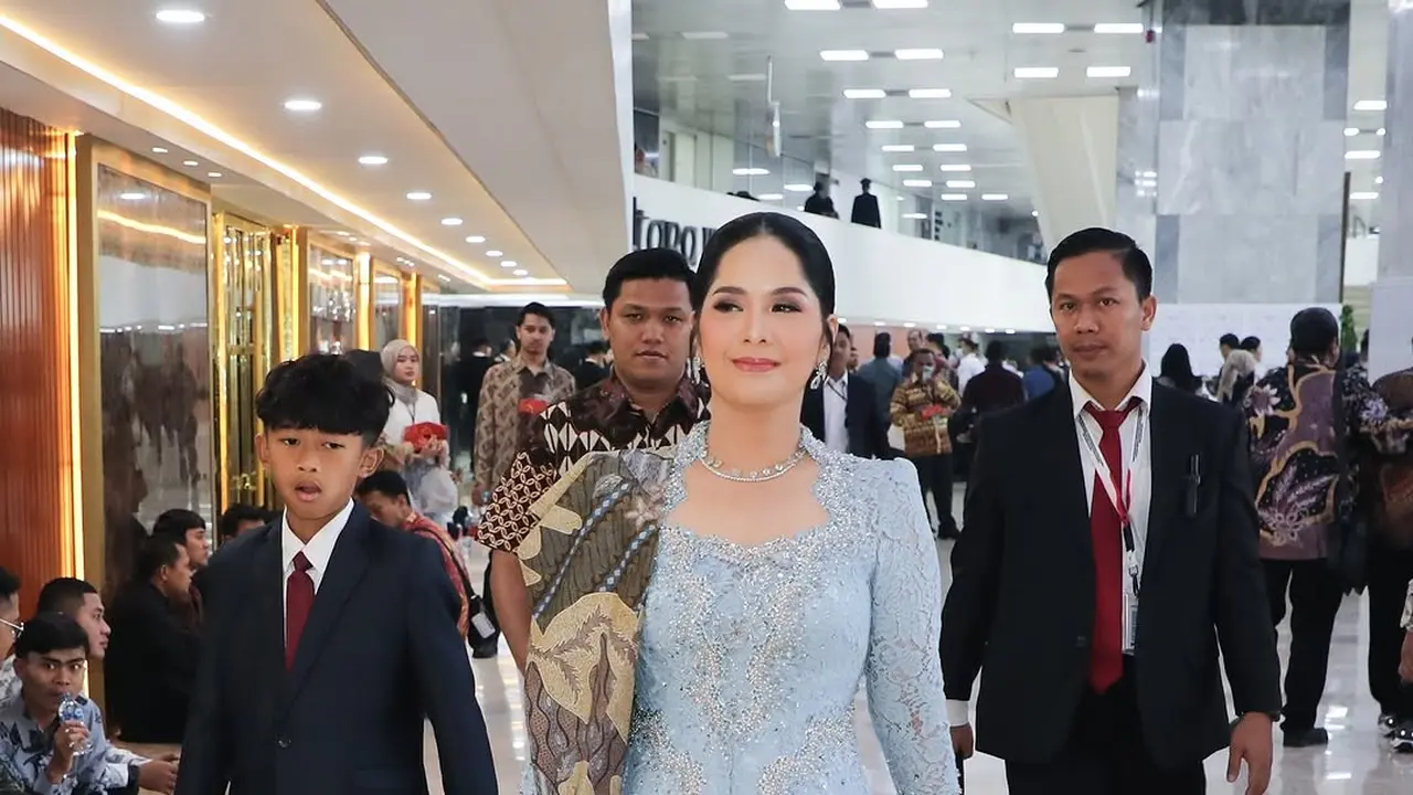 12 Model Kebaya Annisa Pohan yang Bikin Tampil Elegan Khas Ibu Pejabat, Bisa Dipakai untuk Kondangan hingga Acara Kenegaraan